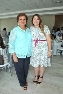 Gloria Celeste Rodríguez y su hija, Valeria Rodríguez de Martínez se preparan para celebrar el baby shower de su bebé...Felix y Valeria estan muy felices por la llegada de su primer retoño...