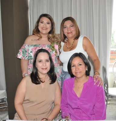 Valeria de Martínez, Waldina Rizzo, María Elena de Laínez y Jackie Solis