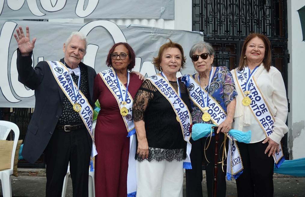 Tributan homenaje a cinco ex mentores del JTR y son declarados “Maestros de Oro”