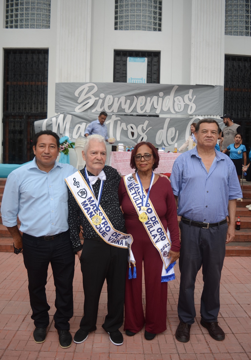 Tributan homenaje a cinco ex mentores del JTR y son declarados “Maestros de Oro”