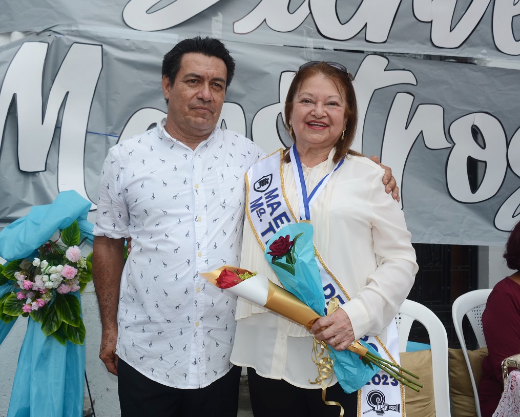 Tributan homenaje a cinco ex mentores del JTR y son declarados “Maestros de Oro”