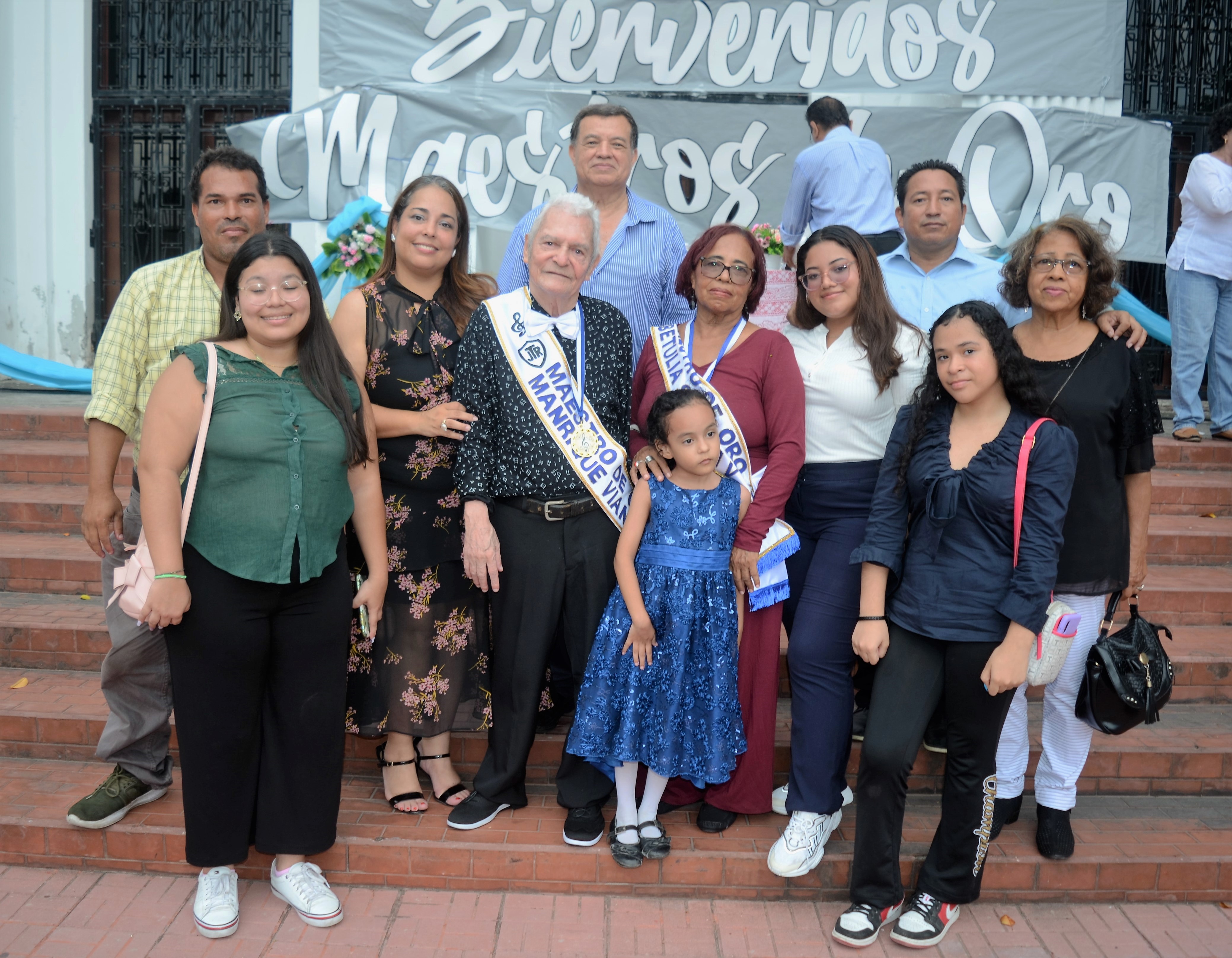 Tributan homenaje a cinco ex mentores del JTR y son declarados “Maestros de Oro”