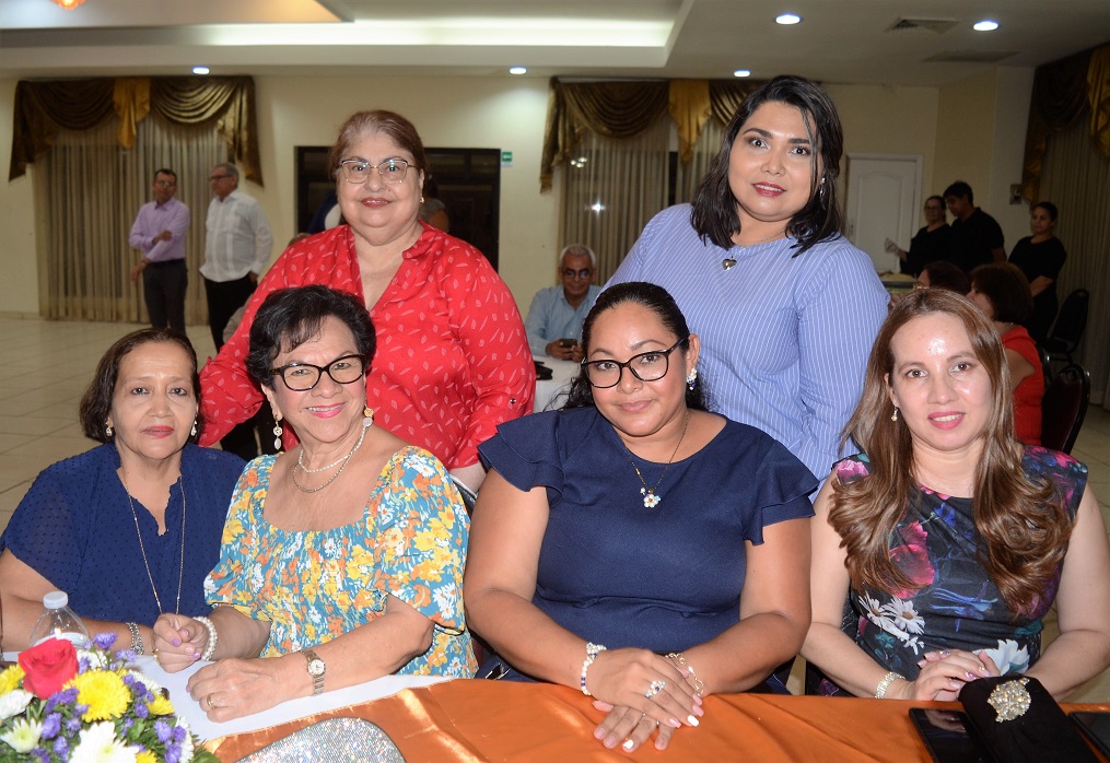 Galardonan a seis pedagogos con el Premio a la Excelencia Merendón 2023 en San Pedro Sula