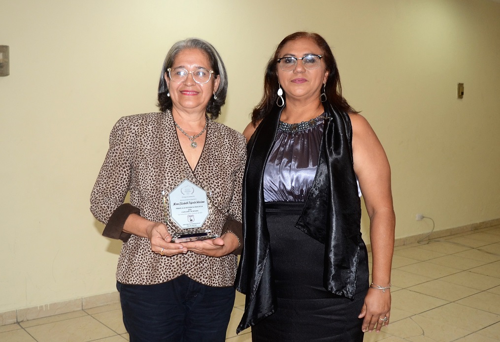 Galardonan a seis pedagogos con el Premio a la Excelencia Merendón 2023 en San Pedro Sula