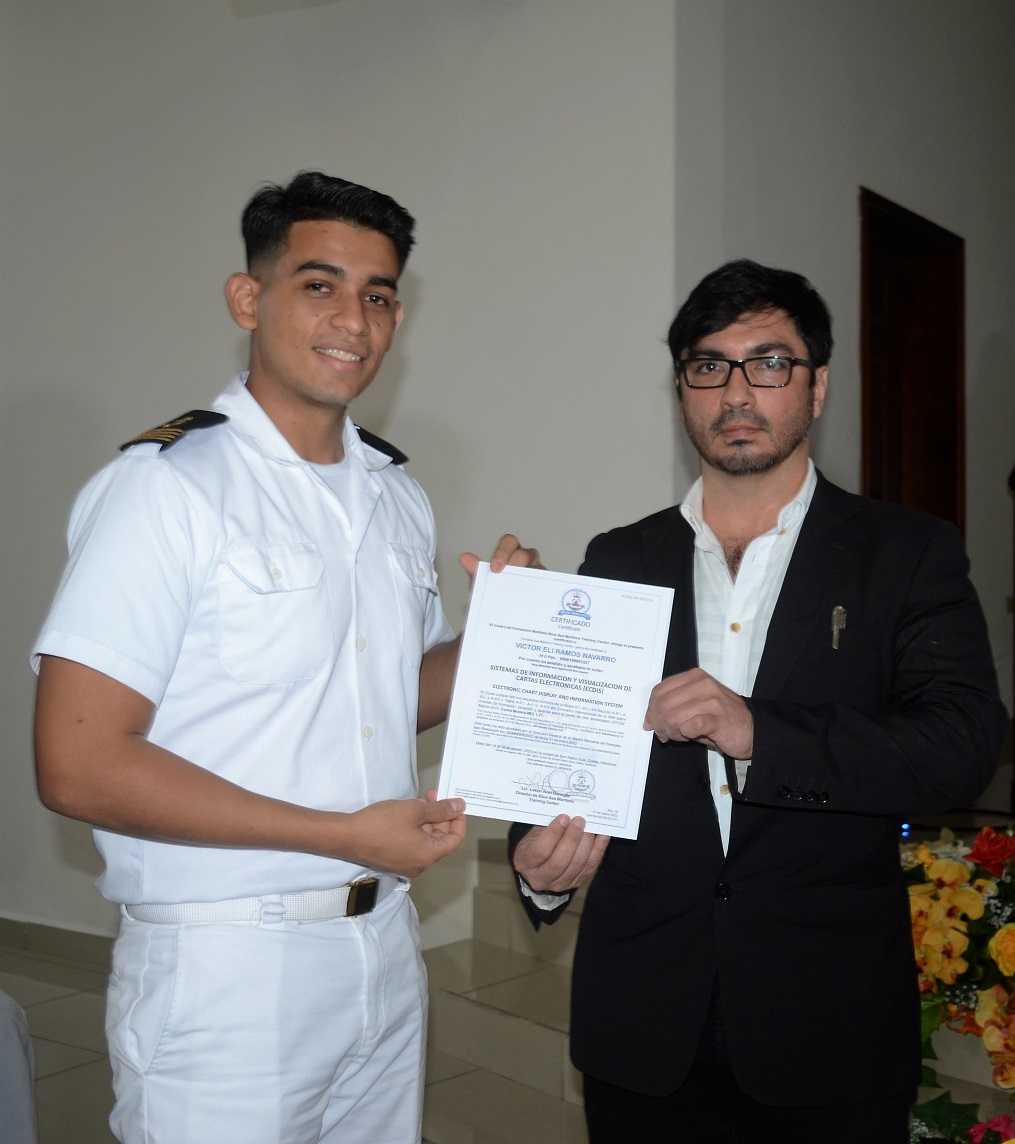 Entregan certificado ECDIS a 13 cadetes capacitados en formación marítima