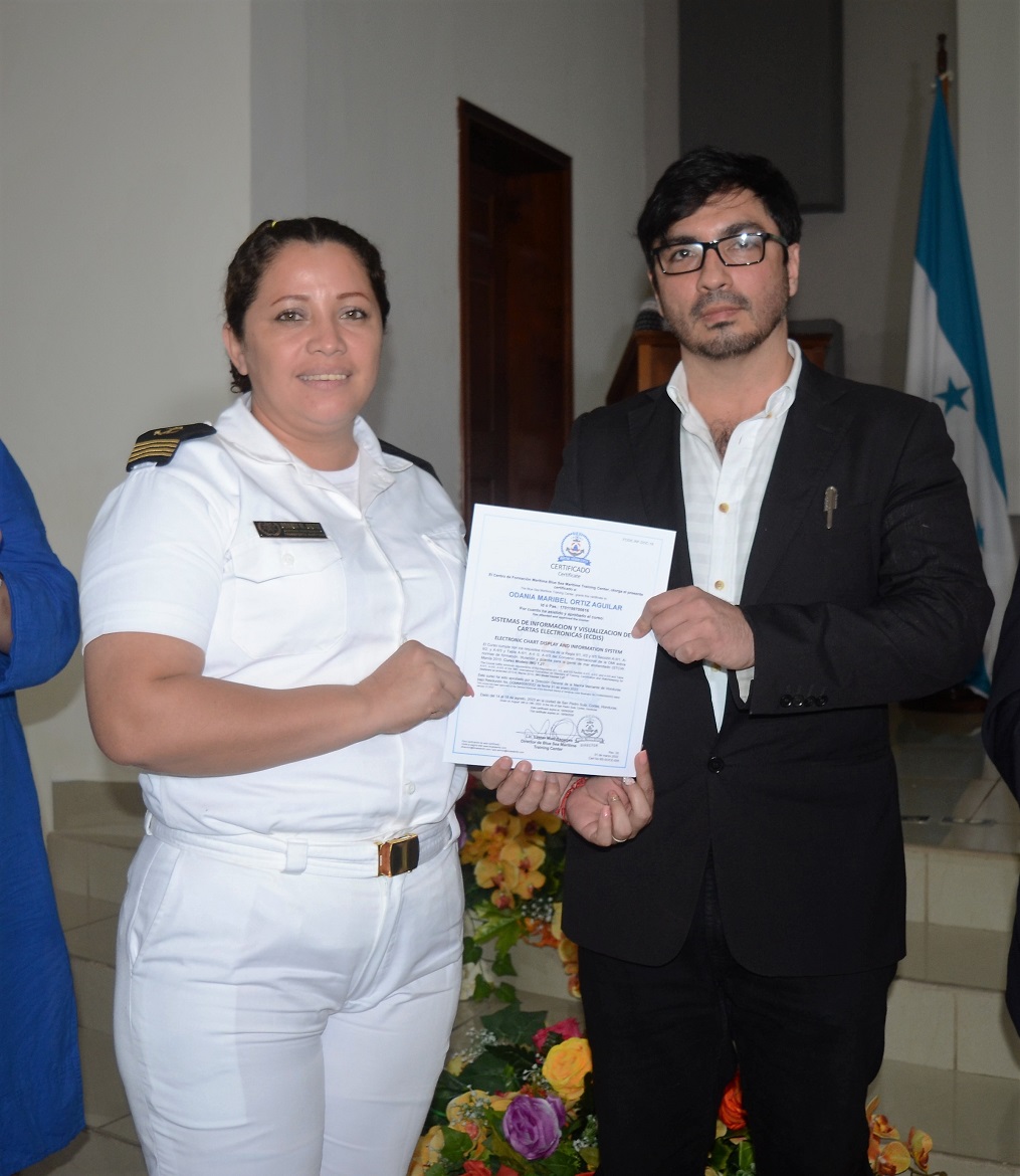 Entregan certificado ECDIS a 13 cadetes capacitados en formación marítima