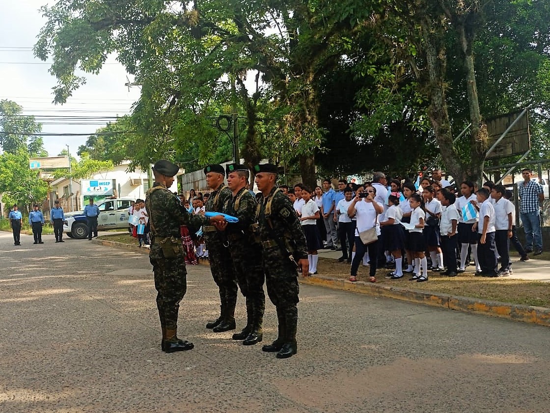 105 Brigada de Infantería y sus Unidades Orgánicas realizaron ceremonia de izado de la Bandera Nacional