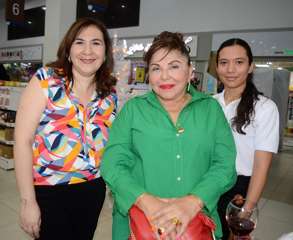 Diunsa celebra su esperado cóctel navideño 